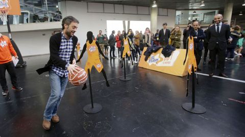 El Alcalde de A Coru�a, Xulio Ferreiro participa en una de las actividades de la Fan Zone