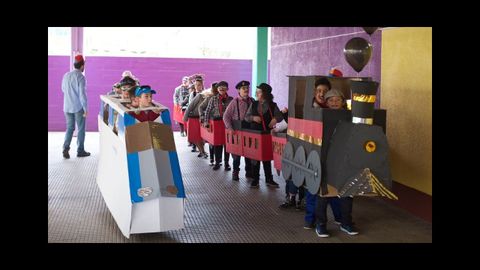 Desfile del CEIP Mar de F�ra (Fisterra)