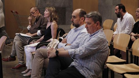 La Audiencia Provincial ha retomado este lunes el juicio del caso Niemeyer que entra en su recta final tras cinco meses en los que se han escuchado casi un centenar de declaraciones testificales y periciales. En la foto, el exdirector del Centro Niemeyer, Natalio Grueso; su exesposa Judit Pereiro; el exdirector de producci�n, Marc Mart�; y el exempleado de Viajes ECI Jos� Mar�a Vigil  