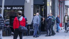 Agentes de la Polic�a Local y de la Guardia Civil acudieron al establecimiento de la r�a V�zquez de Parga.