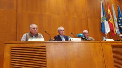 Isidro Lago, presidente del Colegio de M�dicos de Pontevedra, en el centro, con sus vicepresidentes Manuel Rodr�guez y Luciano Garnelo