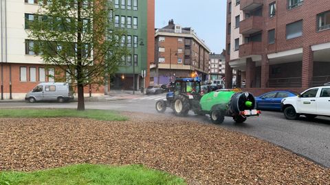 Llagareros de Siero colaboran con el Ayuntamiento en la desinfecci�n del concejo