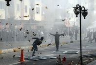<span lang= es-es >Protesta kurda</span>. Dos manifestantes murieron por disparos de la polic�a en Diyarbakir, capital oficiosa de los kurdos en Turqu�a, durante una protesta para denunciar el toque de queda.