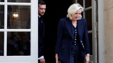 Le Pen y Bardella, a la salida del palacio de Matignon