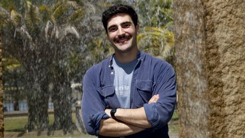 O presentador David Vilares, no parque Jos� Mart� de Oleiros
