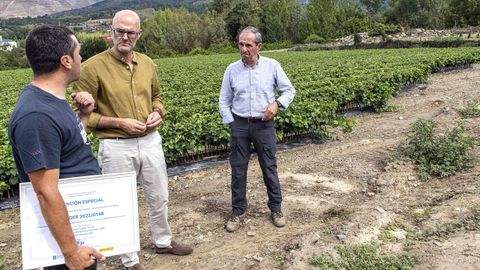 Alemparte visit&oacute; Viveiros L&oacute;pez Vid para entregar la menci&oacute;n al proyecto de investigaci&oacute;n Plantavid