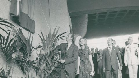 Juan Carlos I y Sofía en la inauguración en el 1976.