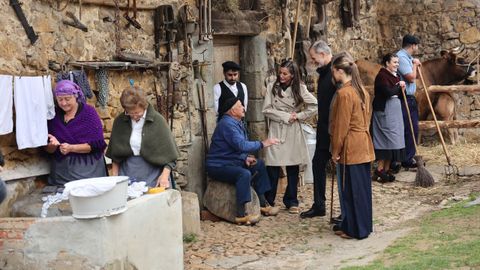 Los Reyes, la princesa Leonor y la Infanta Sof�a durante el acto de entrega del premio al ?Pueblo Ejemplar de Asturias 2025, a 25 de octubre de 2025, en Valdesoto, Sieto, Asturias (Espa�a). El Premio al Pueblo Ejemplar de Asturias 2025 ha sido concedido a la parroquia de Valdesoto, que pertenece al concejo asturiano de Siero