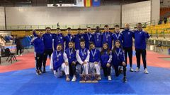 Equipo del Natural Sport en el gallego absoluto de taekuondo
