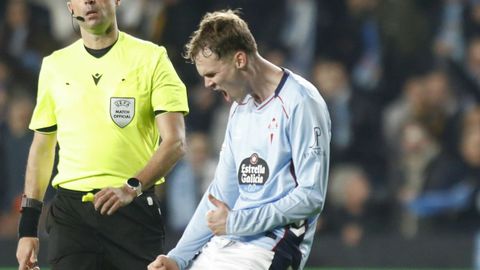 El jugador del Celta Williot Swedberg, celebrando un gol del equipo vigu�s.