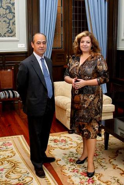 Luisa Cid present� ayer al nuevo director de Expocoru�a.