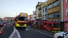 Los bomberos de Ferrol y el GES de Mugardos acudieron a sofocar las llamas y la Polic�a Local y la Guardia Civil regularon el tr�fico 