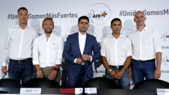 Pi�a, primero por la izquierda, con la directiva que preside Aganzo, en el centro. kiko huesca efe