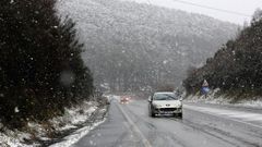 Foto de archivo de nevada en A Ga�idoira, a su paso por Muras