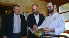 El director de Turismo de Galicia, Xosé Merelles, en la presentación del programa Outono Gastronómico en el establecimiento Retiro do Conde, en Monterrei