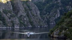 Ca�ones del Sil | Es uno de los rincones m�s bellos y aut�nticos de Galicia. Empieza en Castro Caldelas, donde no deber�s perderte las vistas desde su fortaleza, y sigue hasta Os Peares, pasando por monasterios como Santa Cristina de Ribas de Sil.