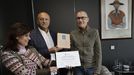 Kiko Rey recibi la distincin al mrito deportivo de la Xunta el pasado mes de abril. Lo acompaan la alcaldesa, Maria Gueimunde, y el jefe del servicio provincial de Deportes de la Xunta, Manuel Cadramn.