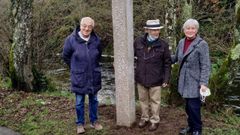 Corral (en el centro, entre la alcaldesa vilalbesaa, Elba Veleiro, y el periodista Xulio Xiz), en el homenaje del d�a 11 en Vilalba