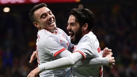 Iago Aspas, celebrando uno de los goles con Isco.