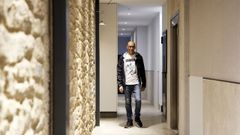 Santiago Buj�n, socio y gerente de Alcames�n, en el interior de uno de los pisos para alquiler que la constructora acaba de poner en el mercado en la r�a San Roque
