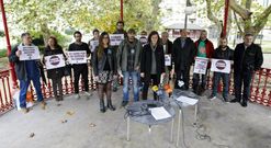 <span lang= es-es >Descartado</span>. Alexandre S�nchez Vidal (cuarto por la derecha), que asisti� a diversos actos p�blicos de la �marea�, como el de la imagen, no podr� formar parte de su lista electoral. 