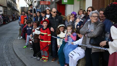 S�bado de pi�ata en Celanova.Ni�os y mayores disfrutaron de lo lindo con el desfile.
