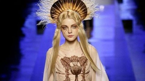 Para el diseador Jean Paul Gaultier existe una conexin entre moda y religin. As lo plasm en 2007