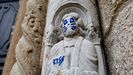 Los autores de la pintada en la catedral de Santiago se exponen a multas de entre 6.000 y 150.000 euros