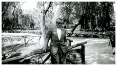 Unha imaxe do escritor Celso Emilio Ferreiro tomada no parque Isabel la Catlica de Xixn no ano 1975.