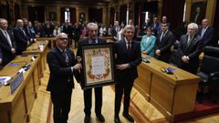 Jos� Manuel Baltar e Alfonso Rueda, cun dos fillos de Jos� Quiroga.