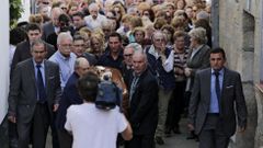 El entierro se celebr� entrre muestras de rabia y dolor por parte de los vecinos de la fallecida