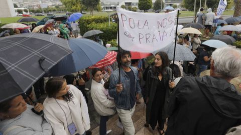 Protesta en Celeiro por la prohibicin del bao en la playa