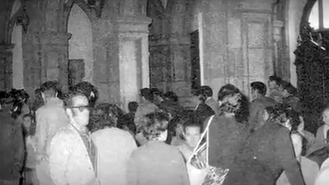 Encierro de pensionistas en la iglesia de San José, Gijón, en el año 1971.