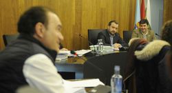 Gobierno y oposici�n de Lal�n se exigen explicaciones mutuas tras las discrepancias en el ejecutivo local.