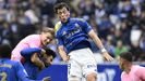 Fede Vi�as intenta cabecear un bal�n durante el Oviedo-Celta
