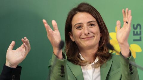 Marine Tondelier, de Les Ecologistes, aplaude tras conocerse los resultados