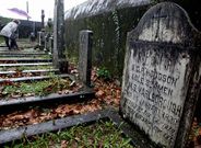 La mayor�a de los enterrados murieron en enero, mes en que la Royal Navy sol�a visitar la r�a.