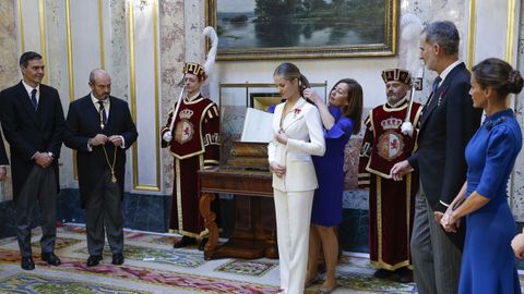 La presidenta del Congreso, Francina Armengol, impone la Medalla del Congreso a la princesa Leonor 