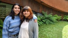 Natalia Colmenar y Nuria Villabona, presentadora y organizadora de una charla sobre los peligros de plataformas como Onlyfans