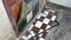 Estado en el que qued� la puerta por la que intentaron entrar los ladrones