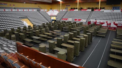 Acuartelamiento instalado en el interior del pabell�n de As Travesas