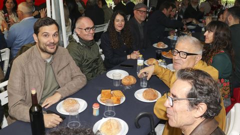 Paulo Carlos L�pez, a la izquierda, y Marti�o Noriega, en la misma fila a la derecha, durante las fiestas de la Ascensi�n, el pasado 14 de mayo.