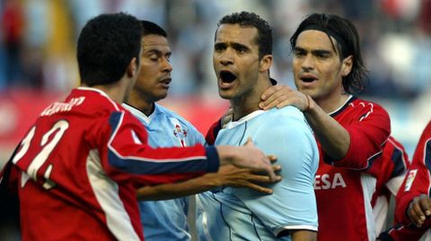A�o 2003. Discusi�n con Juanfran en Bala�dos. Victoria celeste por 3-0. 