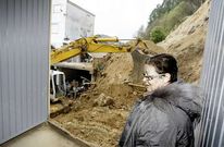 J�rica Gacio, propietaria de la panader�a, en la zona trasera de su casa y obrador.