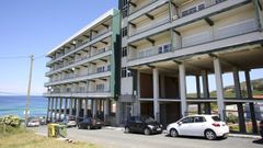 El edificio, junto a la playa de A Frouxeira (Valdovi�o)
