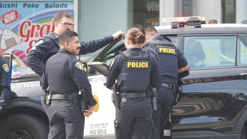Agentes de la Polic�a estadounidense investigando la escena