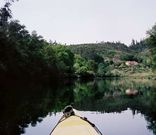 Todas las fotograf�as de Mil r�os tienen siempre la referencia de la proa del kayac empleado.