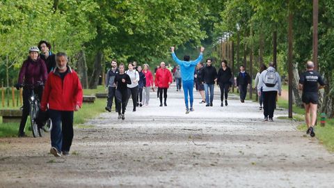 Gente haciendo deporte o paseando por Pontevedra