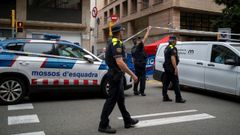 Los Mossos d'Esquadra presentes en el escenario del crimen que tuvo lugar este mi�rcoles en la calle Balmes.