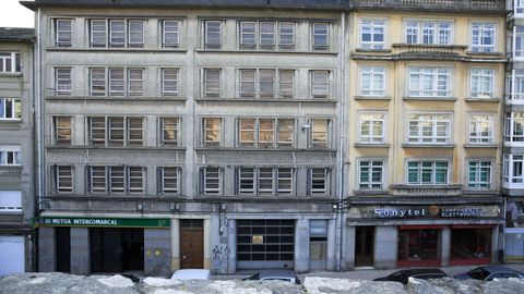 Desde Porta Nova a Odoario. Mucho potencial. Hasta 17 inmuebles est�n habitados pero otros 7 no. Se est�n reformando los n�meros 133-134 con pisos modernos. Zona de grandes edificios sin ocupar y de hasta 8 locales, alguno grande, sin abrir.
